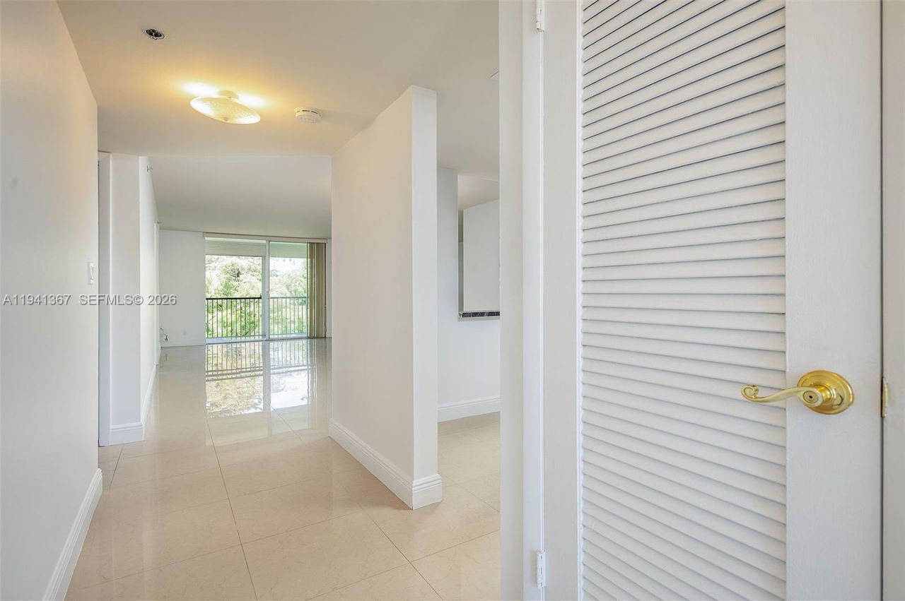 3150 W Rolling Hills Cir, Unit 307, Davie, FL 33328 Photo