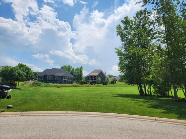 N19W24667 River Edge Ct, Pewaukee, WI 53072