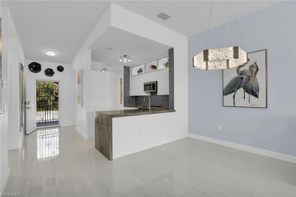 2350 Carrington Ct, Unit 7-202, Naples, FL 34109 Photo