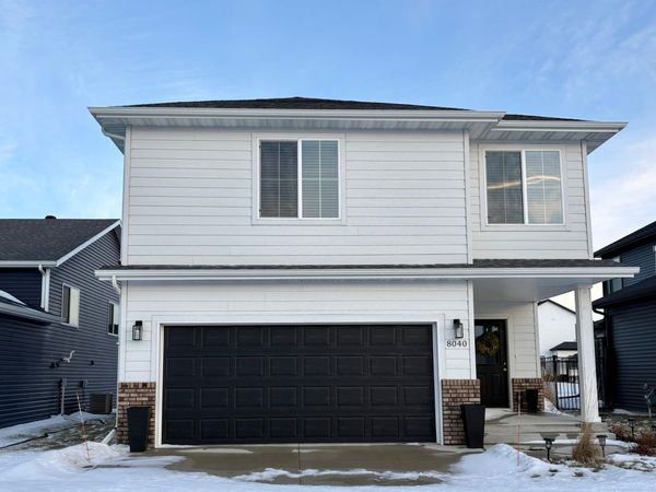 8040 Goldfinch Drive, Horace, ND 58047