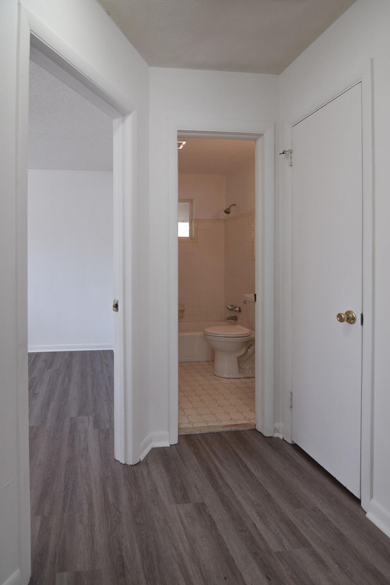 6957 S Kenwood Drive Photo 4