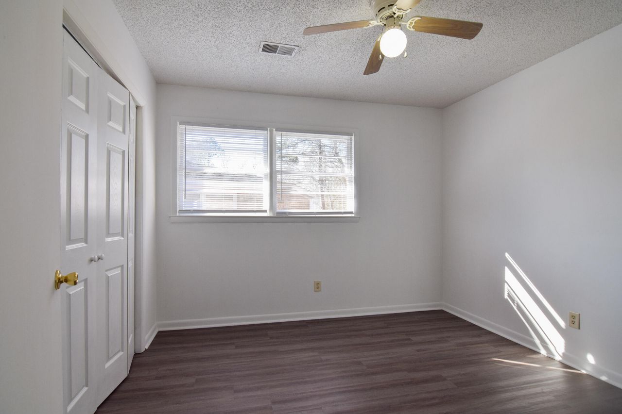 6957 S Kenwood Drive Photo 5