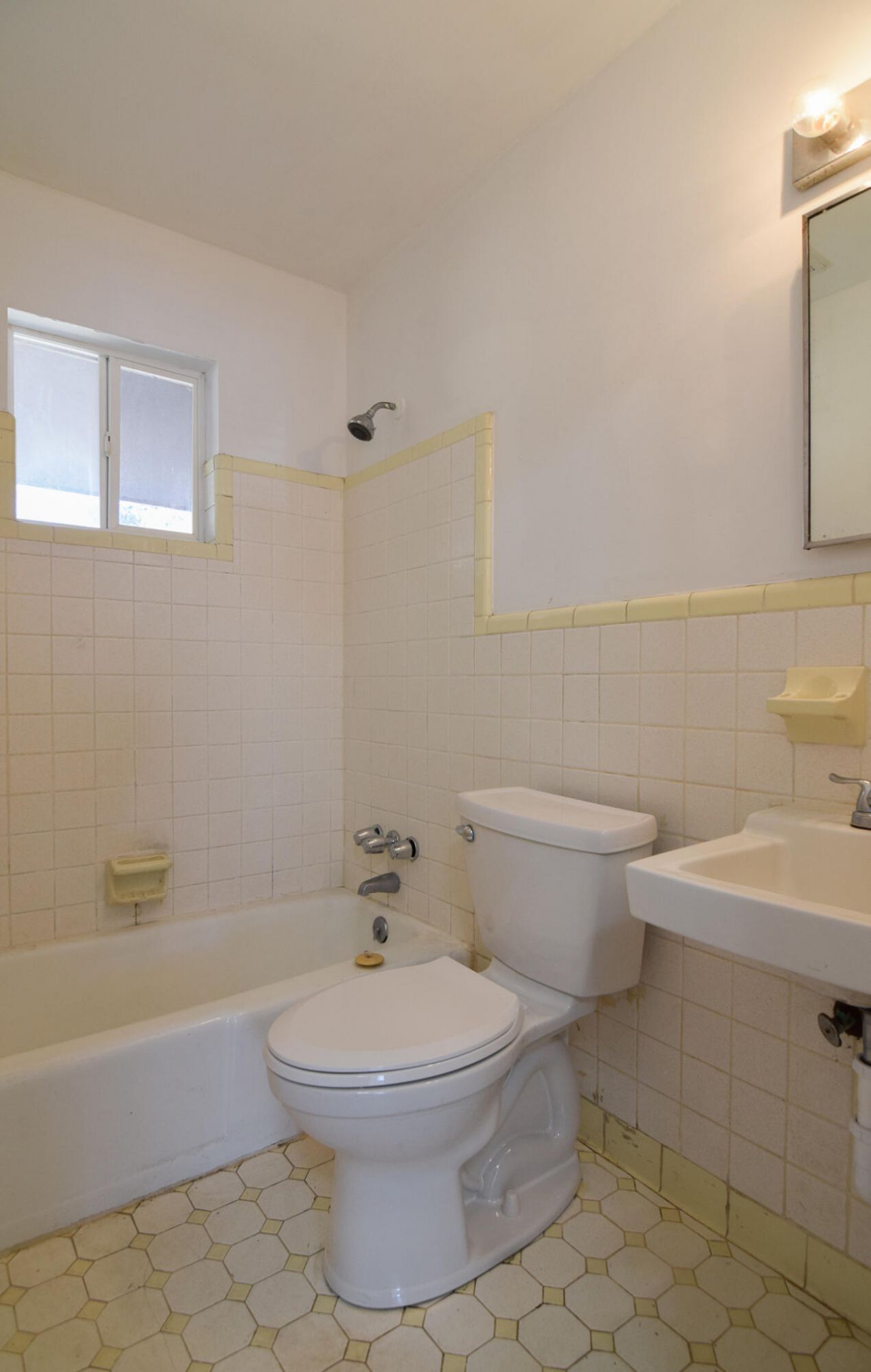 6957 S Kenwood Drive Photo 6