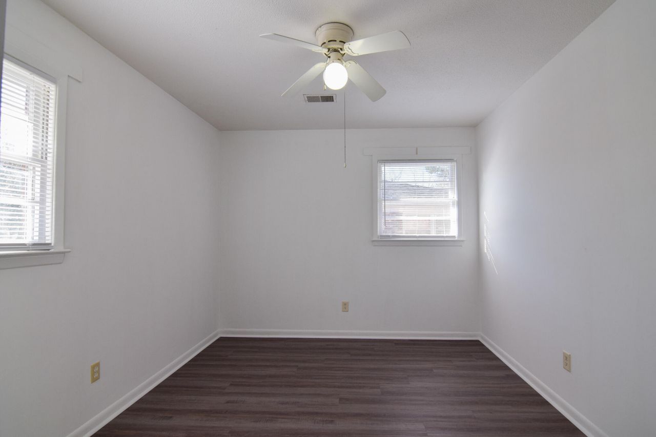 6957 S Kenwood Drive Photo 8