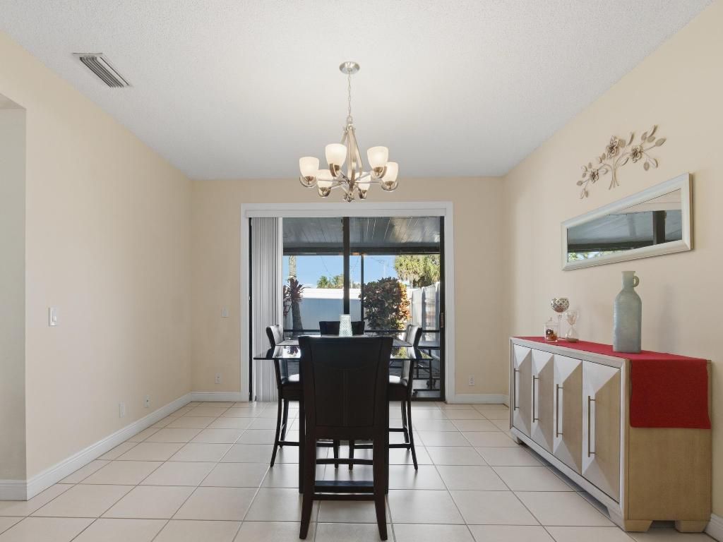 3962 Circle Lake Drive, West Palm Beach, FL 33417 Photo