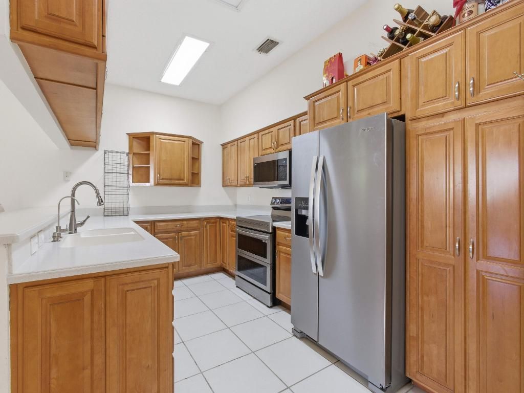 3962 Circle Lake Drive, West Palm Beach, FL 33417 Photo