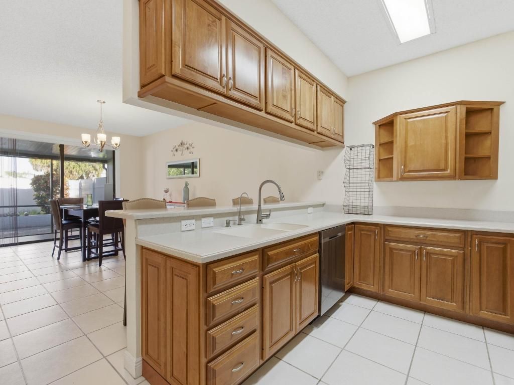 3962 Circle Lake Drive, West Palm Beach, FL 33417 Photo