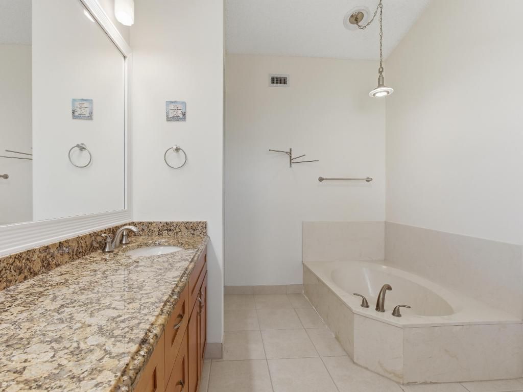 3962 Circle Lake Drive, West Palm Beach, FL 33417 Photo