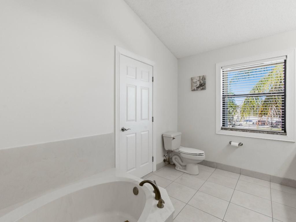 3962 Circle Lake Drive, West Palm Beach, FL 33417 Photo