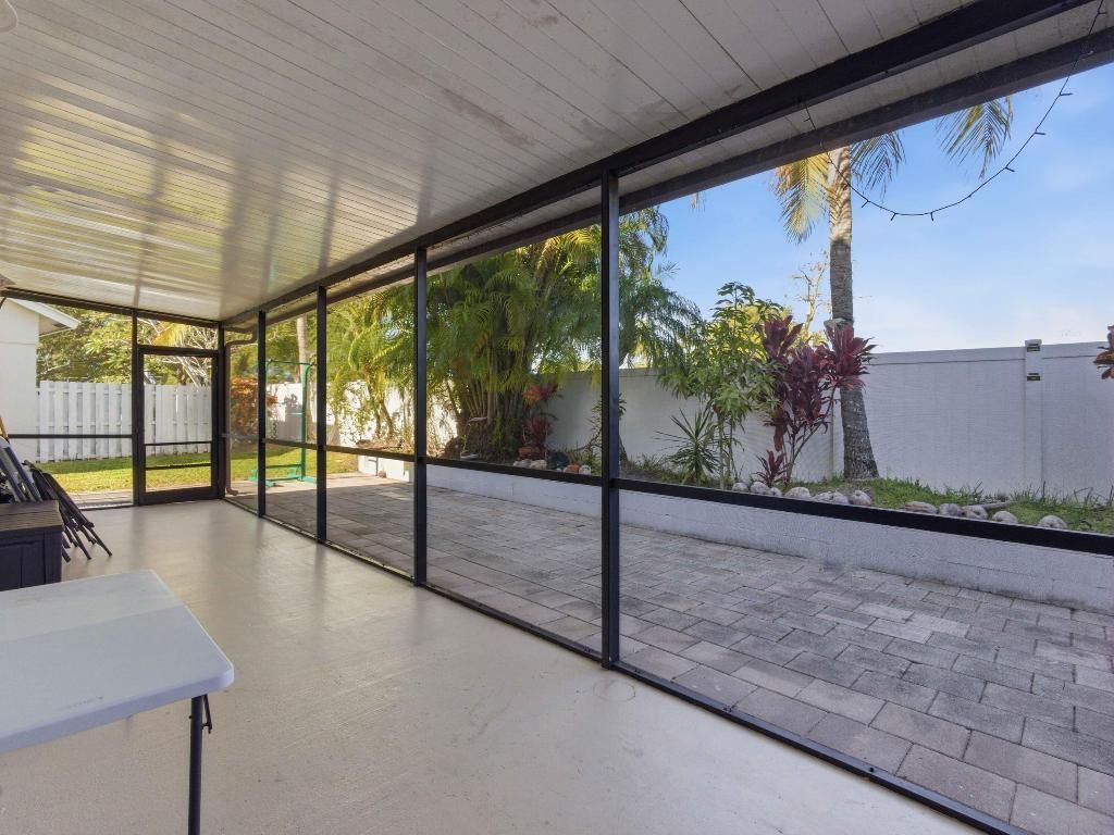 3962 Circle Lake Drive, West Palm Beach, FL 33417 Photo