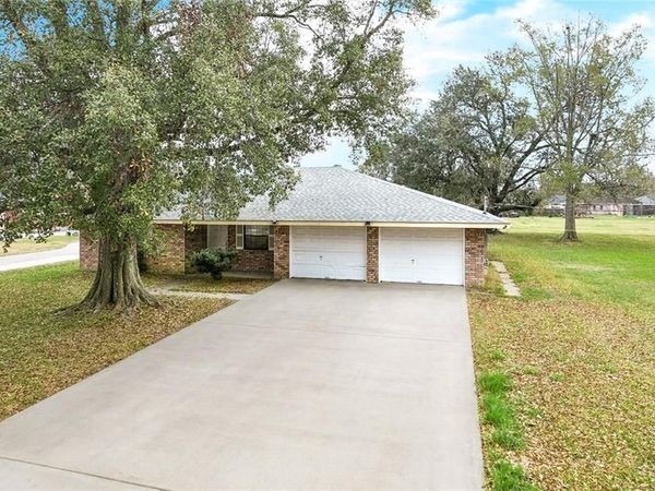318 SAINT ROSE Avenue, St Rose, LA 70087
