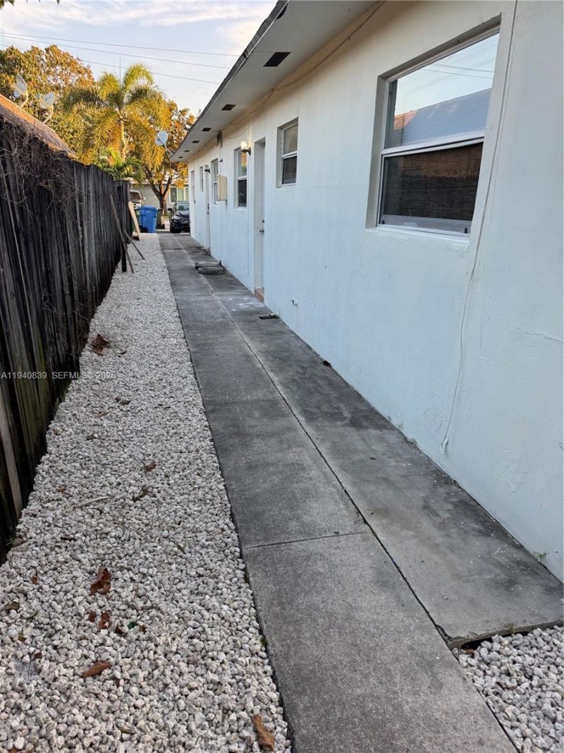 212 NE 41 St, Unit 212, Oakland Park, FL 33334 Photo