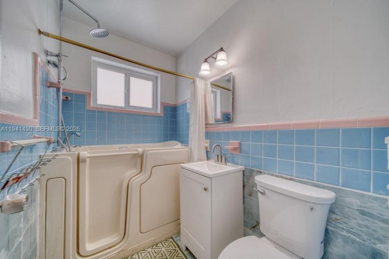 12220 NE Miami Pl, North Miami, FL 33161 Photo