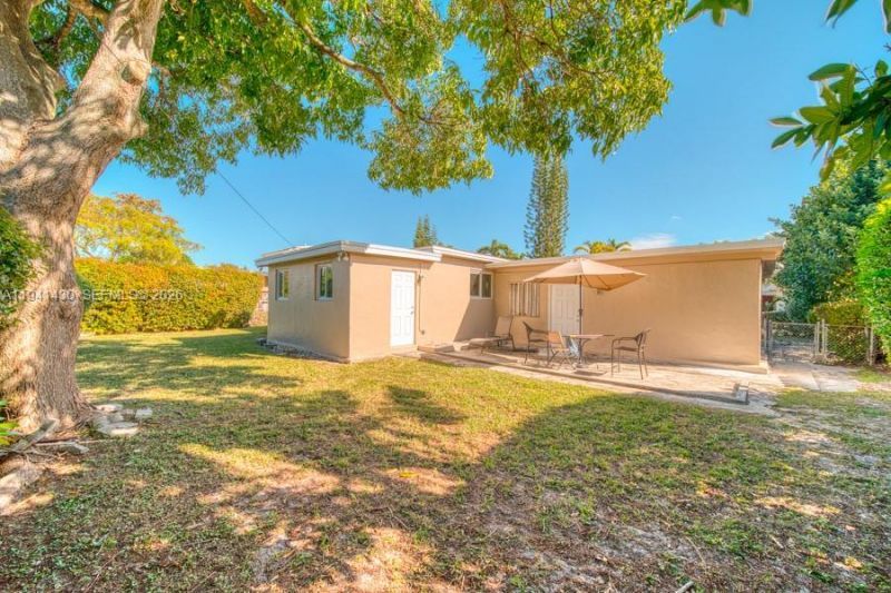 12220 NE Miami Pl, North Miami, FL 33161 Photo