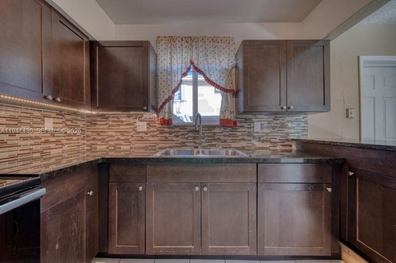 12220 NE Miami Pl, North Miami, FL 33161 Photo