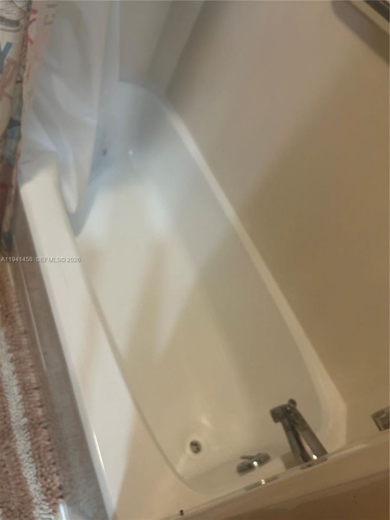 186 W Avenue A, Key Largo, FL 33037 Photo