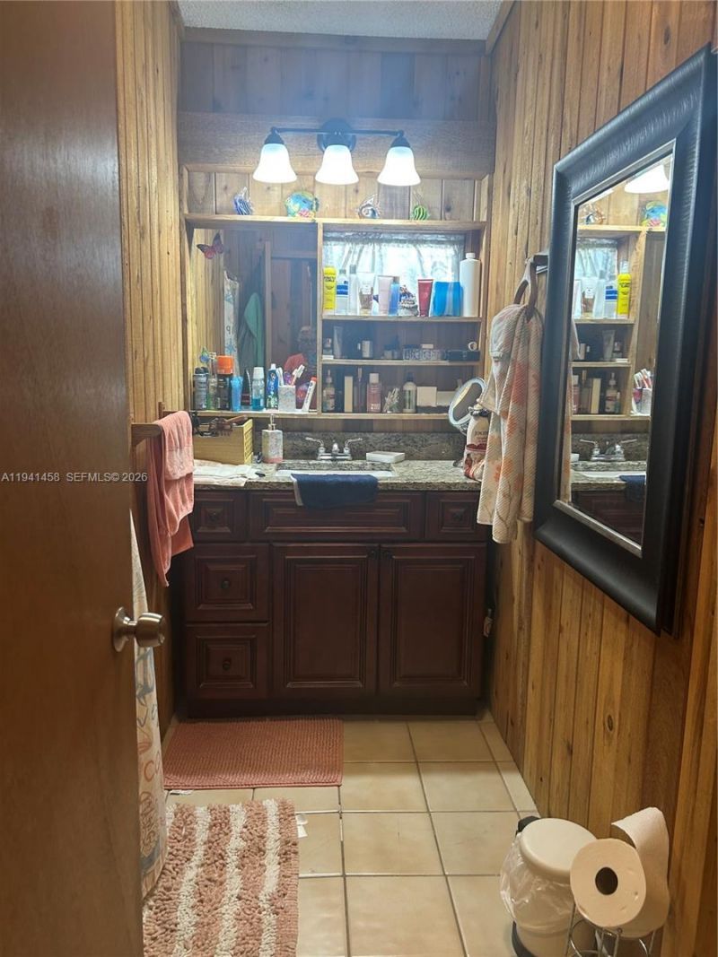 186 W Avenue A, Key Largo, FL 33037 Photo