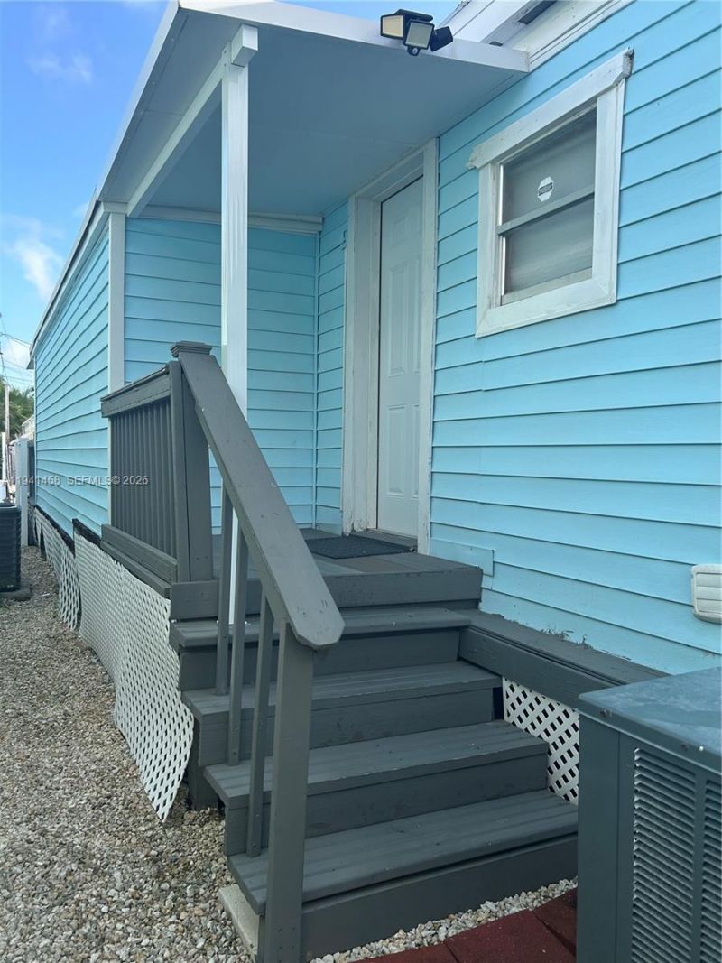 186 W Avenue A, Key Largo, FL 33037 Photo