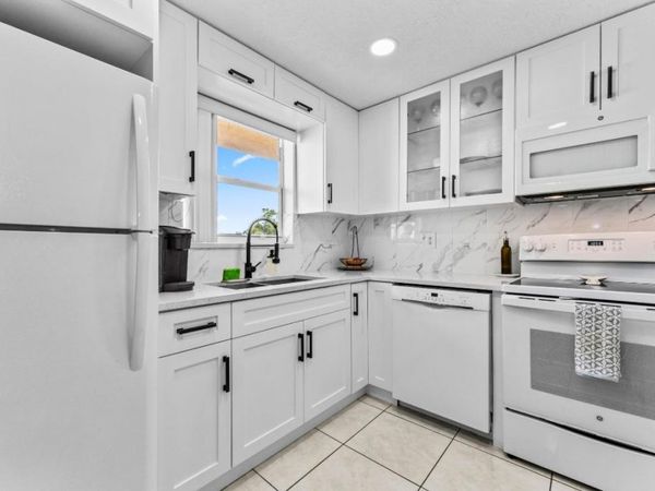 225 Bonnie Boulevard, Unit 302, Palm Springs, FL 33461