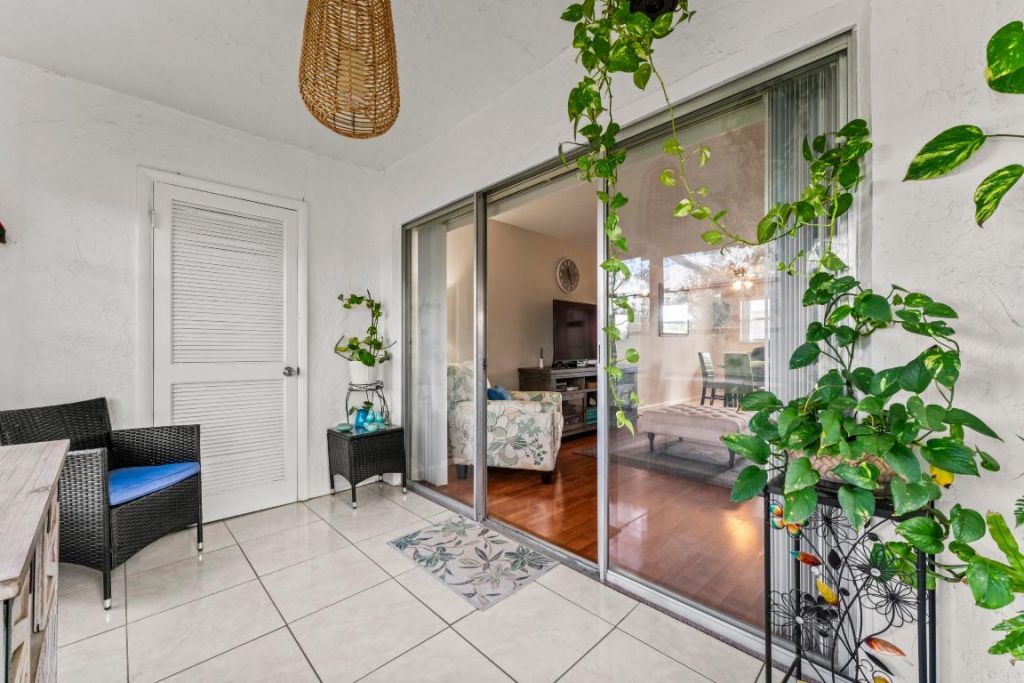 225 Bonnie Boulevard, Unit 302, Palm Springs, FL 33461 Photo