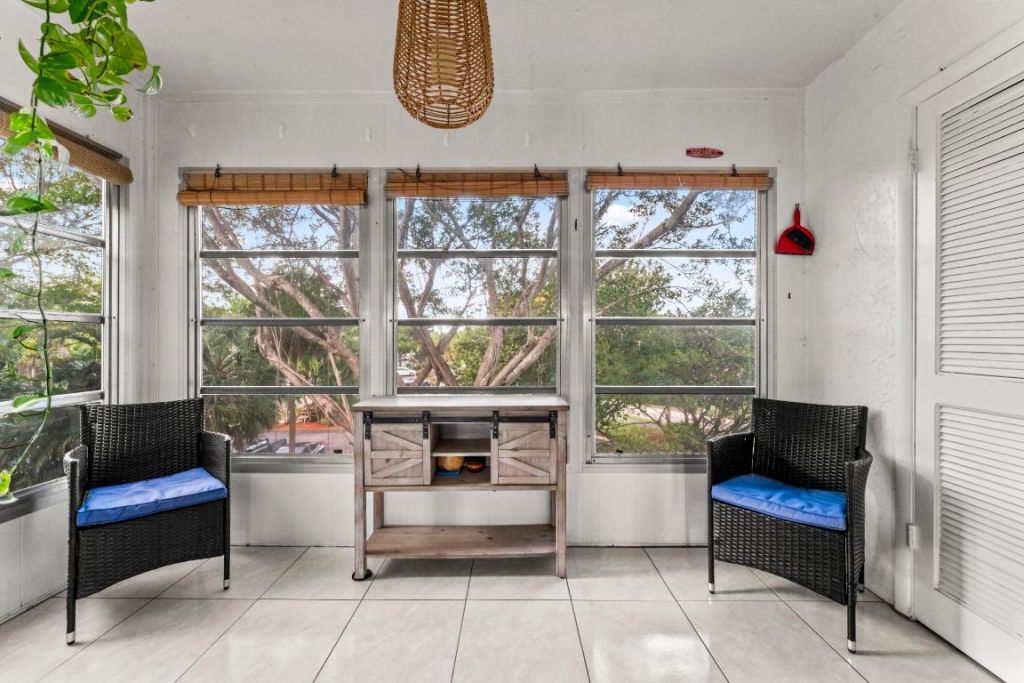 225 Bonnie Boulevard, Unit 302, Palm Springs, FL 33461 Photo