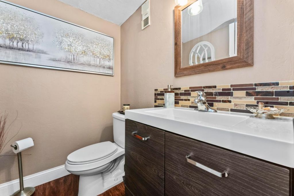 225 Bonnie Boulevard, Unit 302, Palm Springs, FL 33461 Photo