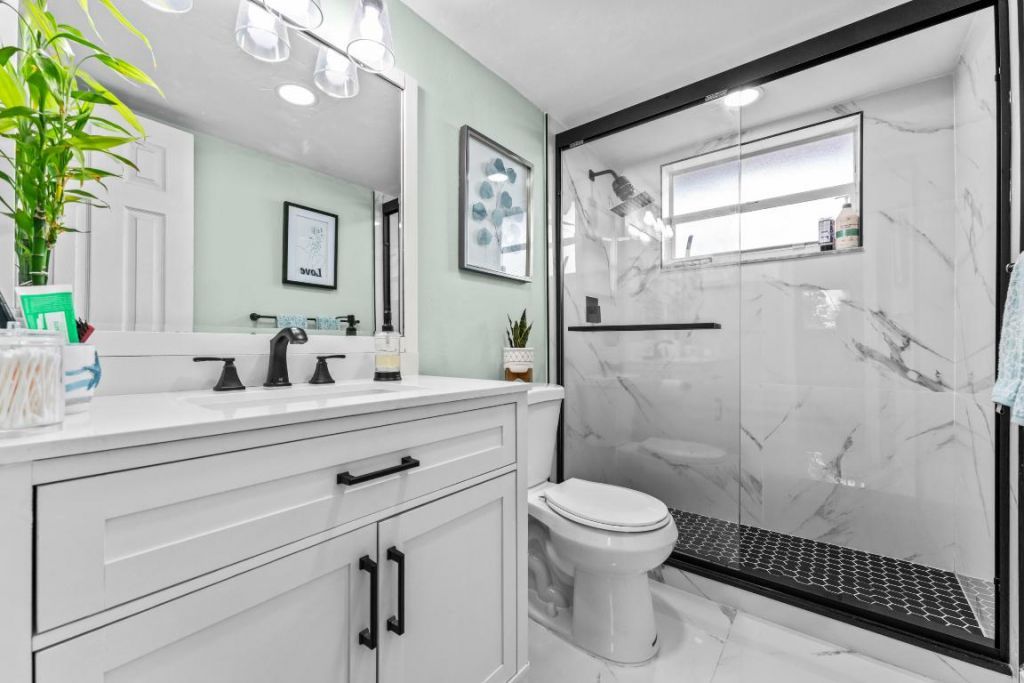 225 Bonnie Boulevard, Unit 302, Palm Springs, FL 33461 Photo