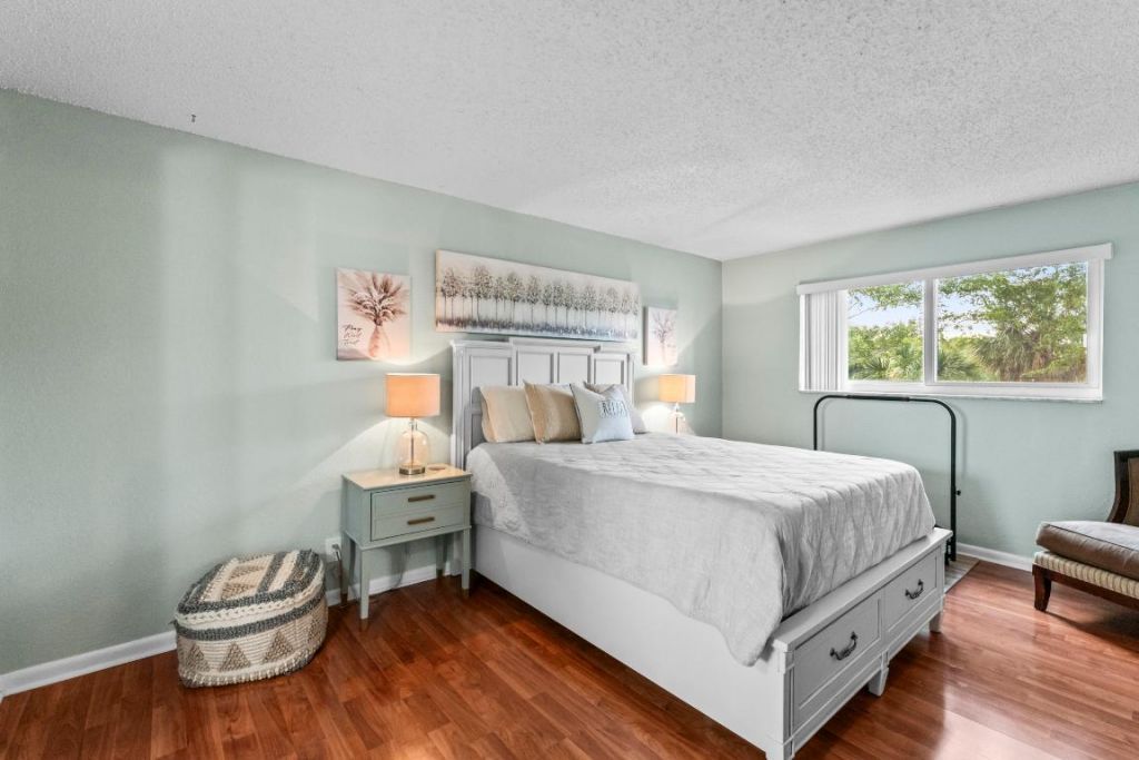225 Bonnie Boulevard, Unit 302, Palm Springs, FL 33461 Photo