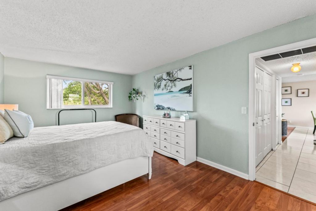 225 Bonnie Boulevard, Unit 302, Palm Springs, FL 33461 Photo