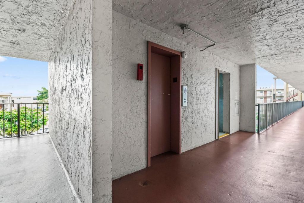 225 Bonnie Boulevard, Unit 302, Palm Springs, FL 33461 Photo