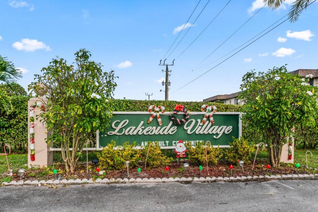 225 Bonnie Boulevard, Unit 302, Palm Springs, FL 33461 Photo