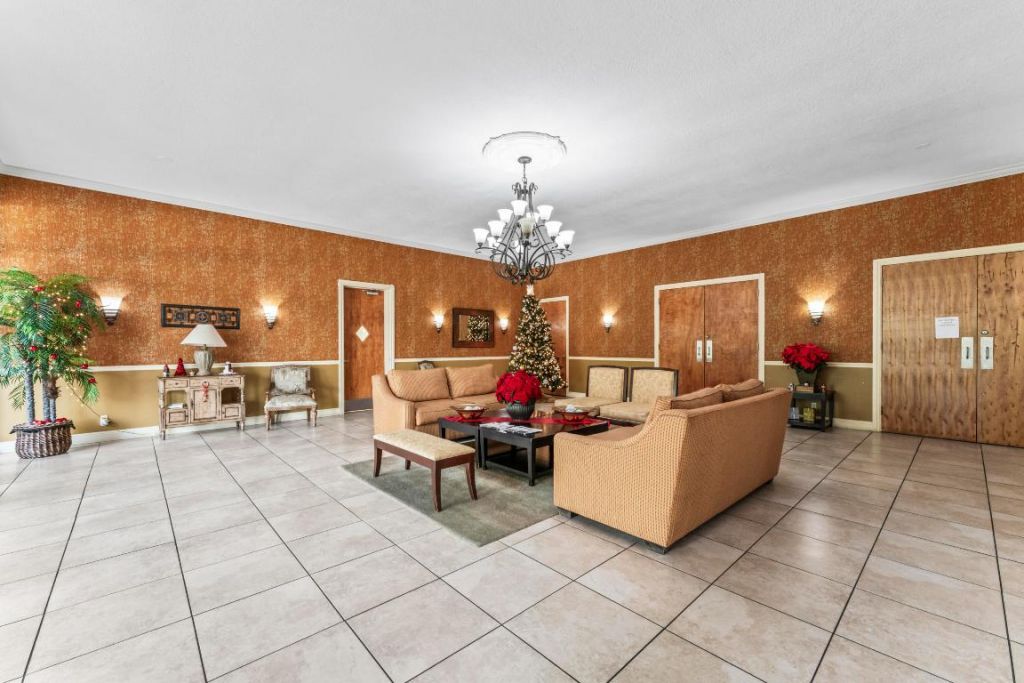 225 Bonnie Boulevard, Unit 302, Palm Springs, FL 33461 Photo