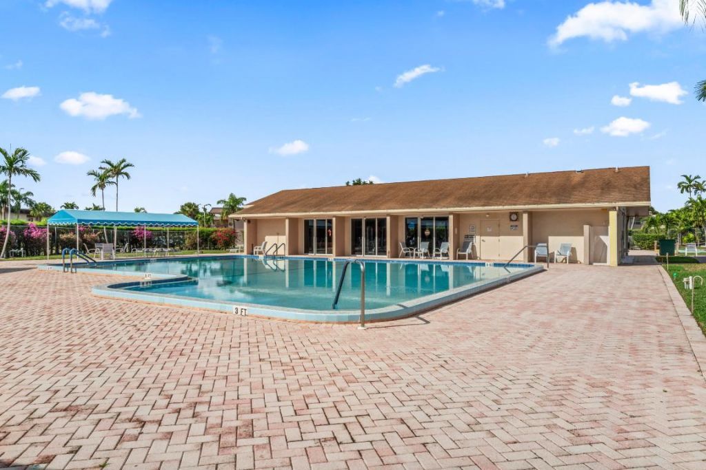 225 Bonnie Boulevard, Unit 302, Palm Springs, FL 33461 Photo