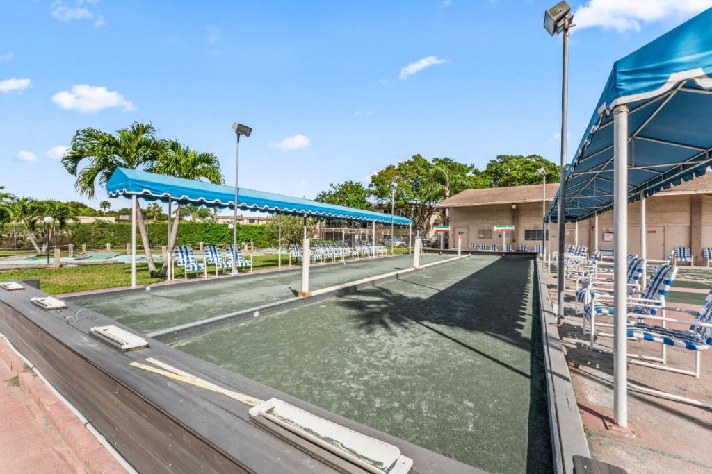 225 Bonnie Boulevard, Unit 302, Palm Springs, FL 33461 Photo