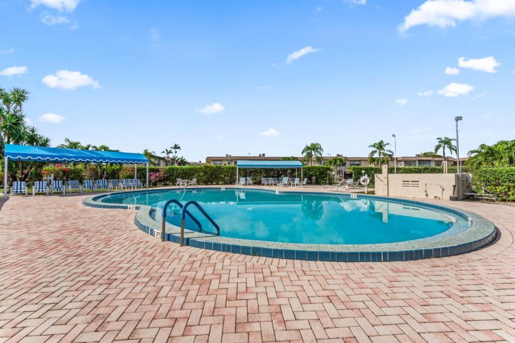 225 Bonnie Boulevard, Unit 302, Palm Springs, FL 33461 Photo