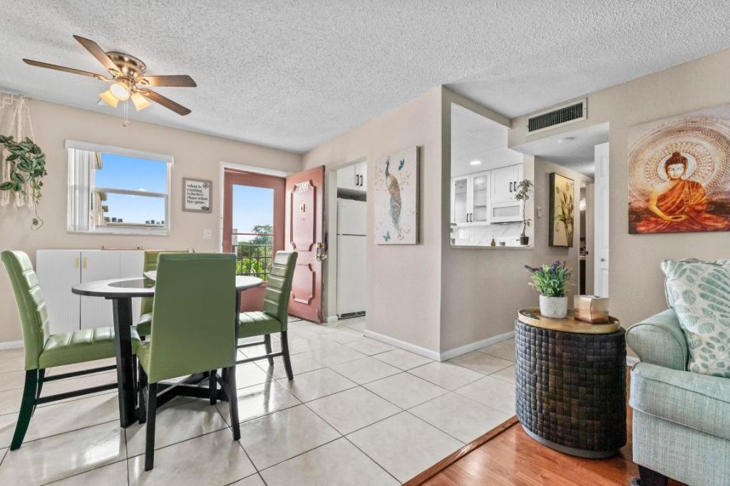 225 Bonnie Boulevard, Unit 302, Palm Springs, FL 33461 Photo