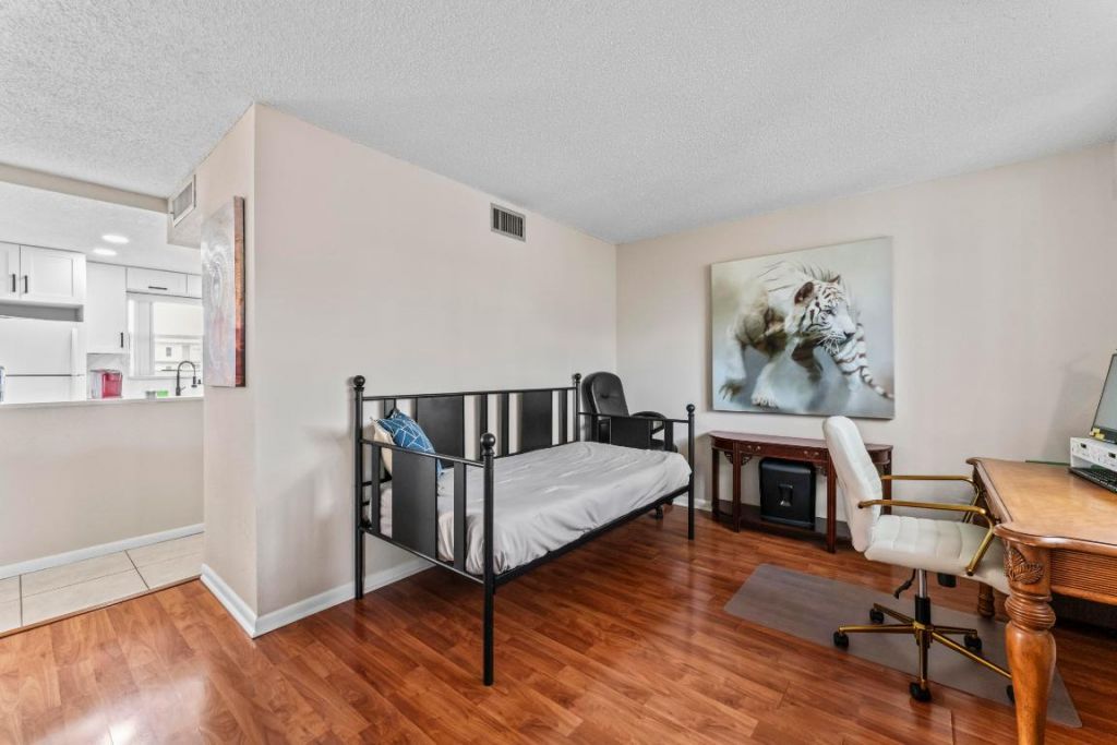 225 Bonnie Boulevard, Unit 302, Palm Springs, FL 33461 Photo