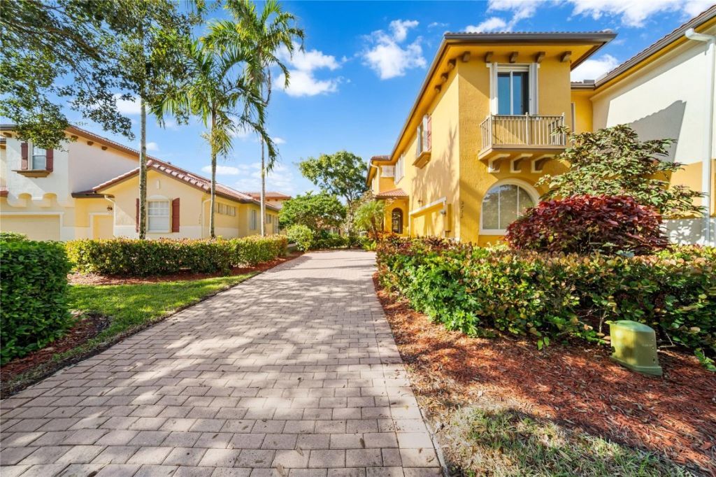 5772 NW 119th Drive, Coral Springs, FL 33076 Photo