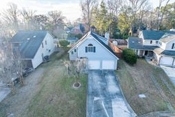 111 River Oak Lane photo 4