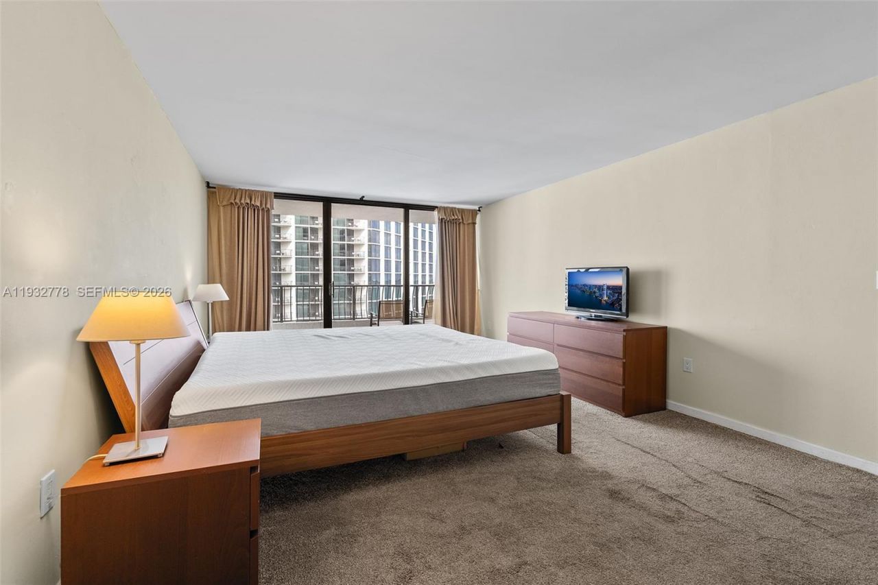 555 NE 15th St, Unit 14G, Miami, FL 33132 Photo