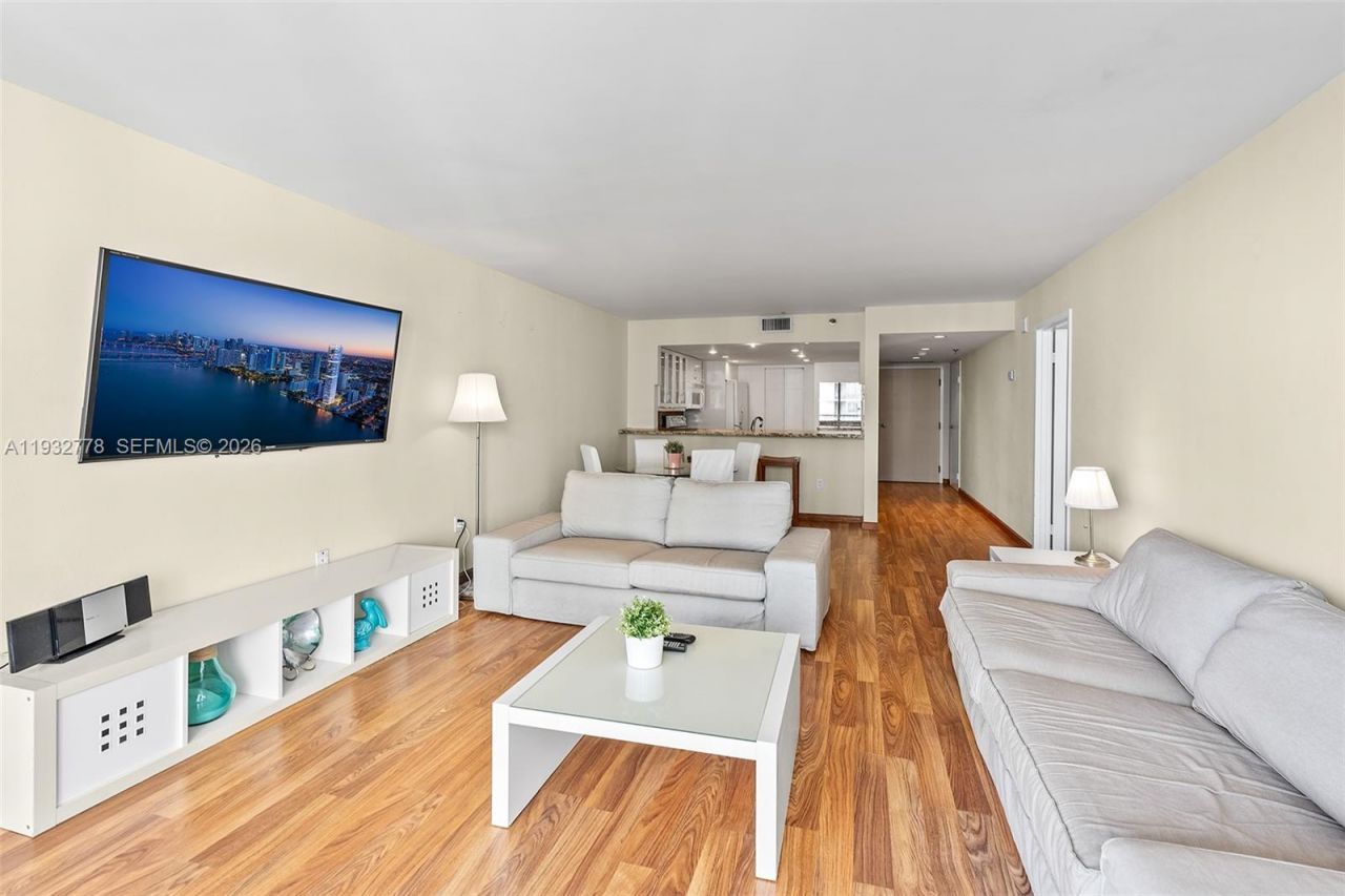 555 NE 15th St, Unit 14G, Miami, FL 33132 Photo