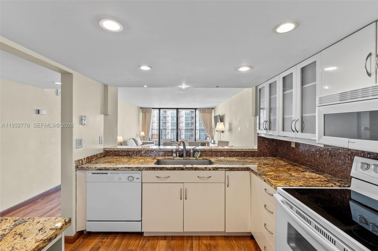 555 NE 15th St, Unit 14G, Miami, FL 33132 Photo