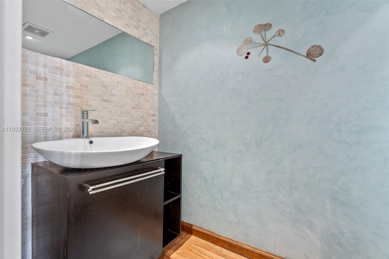 555 NE 15th St, Unit 14G, Miami, FL 33132 Photo