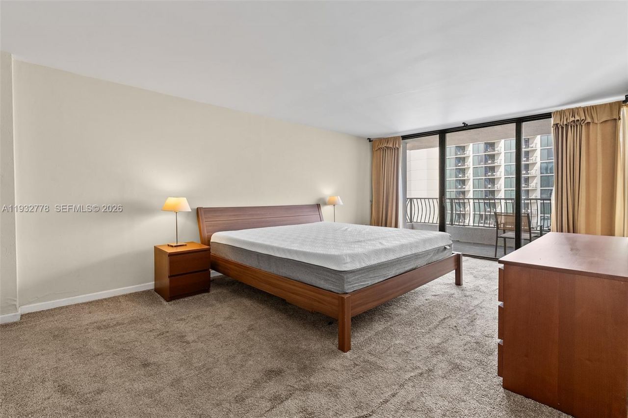 555 NE 15th St, Unit 14G, Miami, FL 33132 Photo