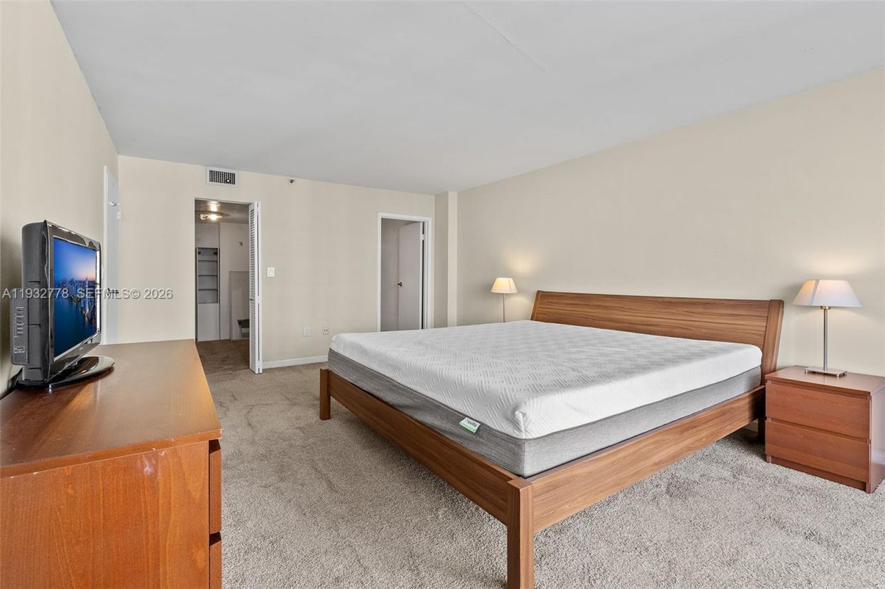 555 NE 15th St, Unit 14G, Miami, FL 33132 Photo