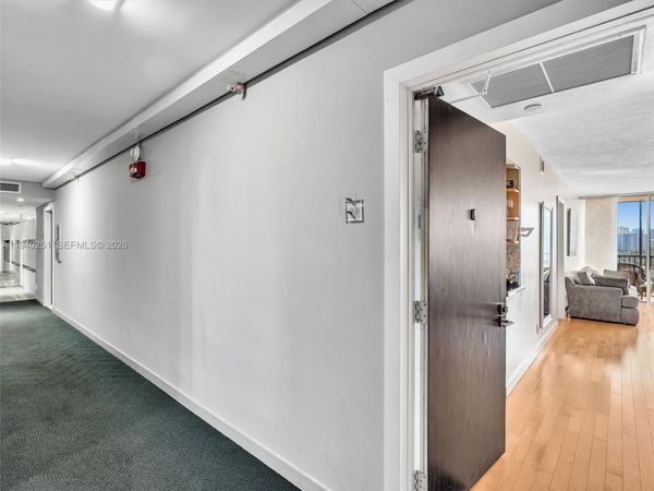 20379 W Country Club Dr , Unit 1138, Aventura, FL 33180