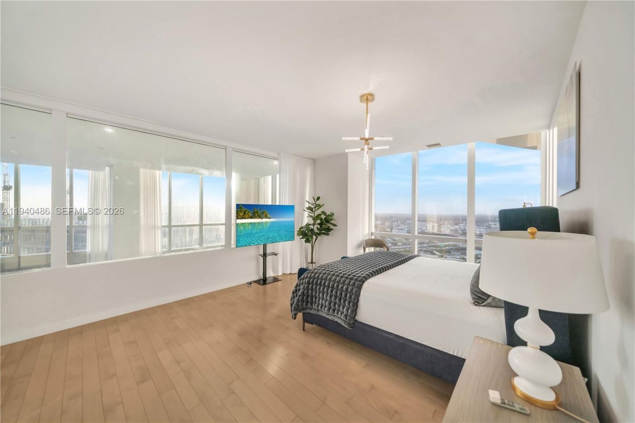 851 NE 1st Avenue, Unit Penthouse, Miami, FL 33132 Photo