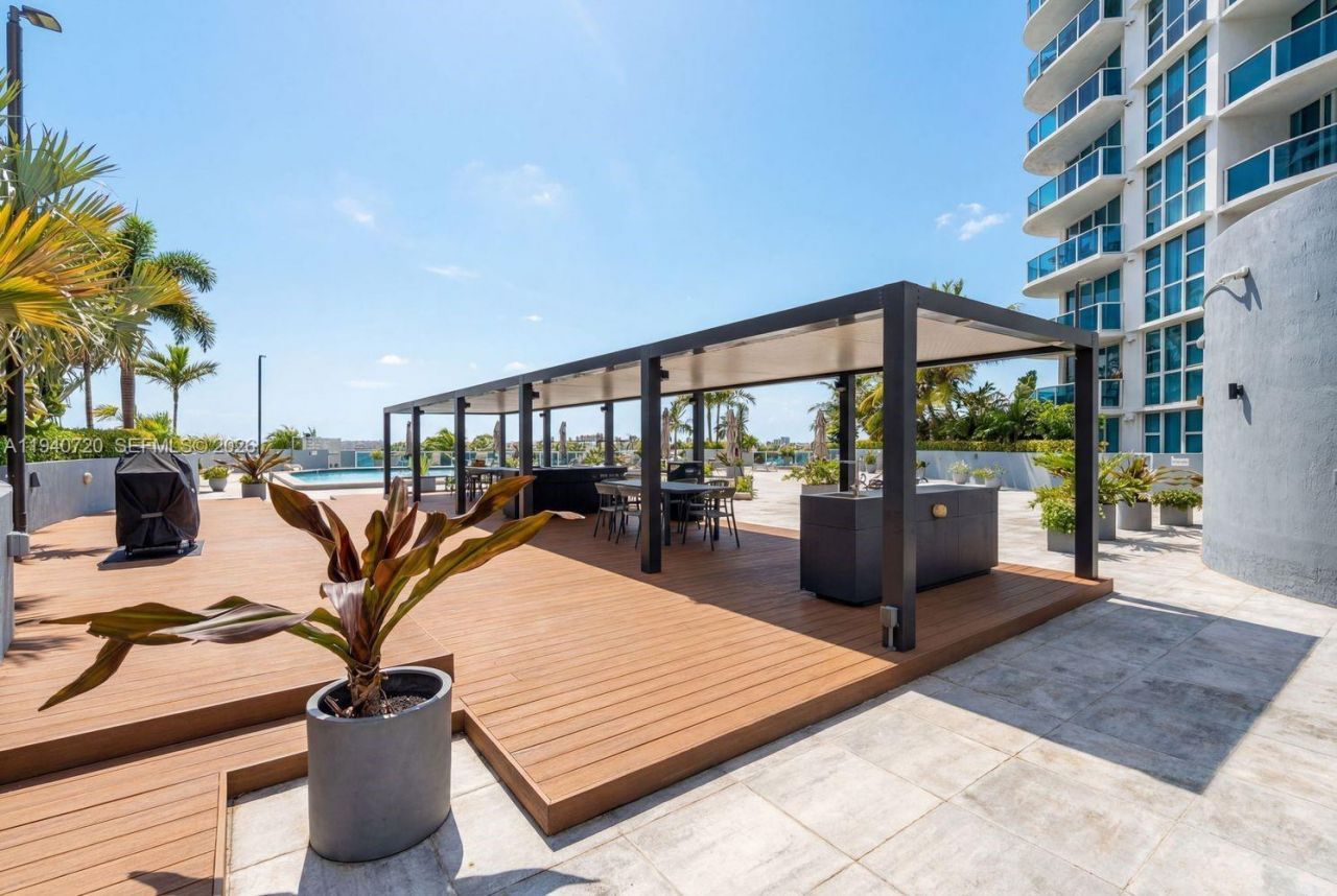 1881 79th St Cswy, Unit 1002, North Bay Village, FL 33141 Photo