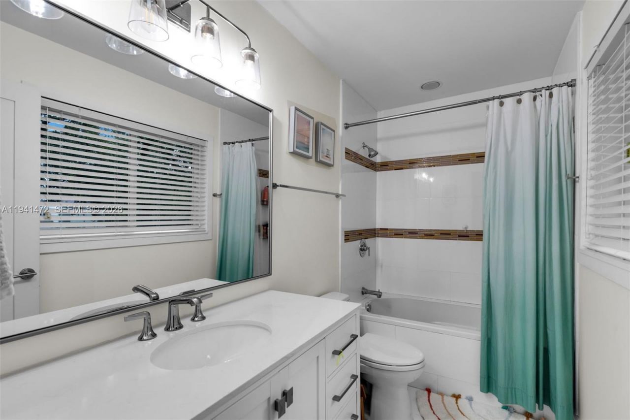 1030 Manati Ave, Coral Gables, FL 33146 Photo