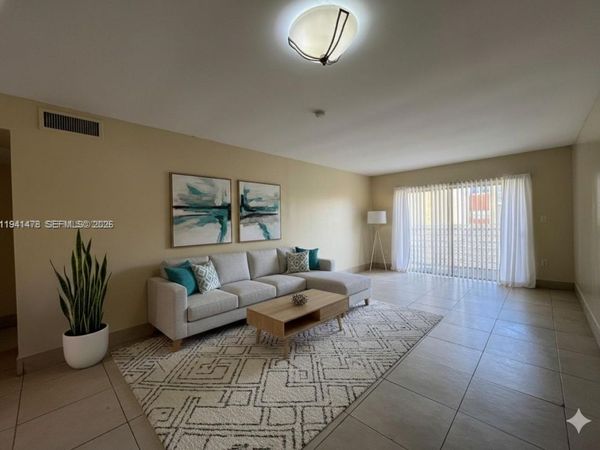 3700 NW 21st St, Unit 304, Lauderdale Lakes, FL 33311